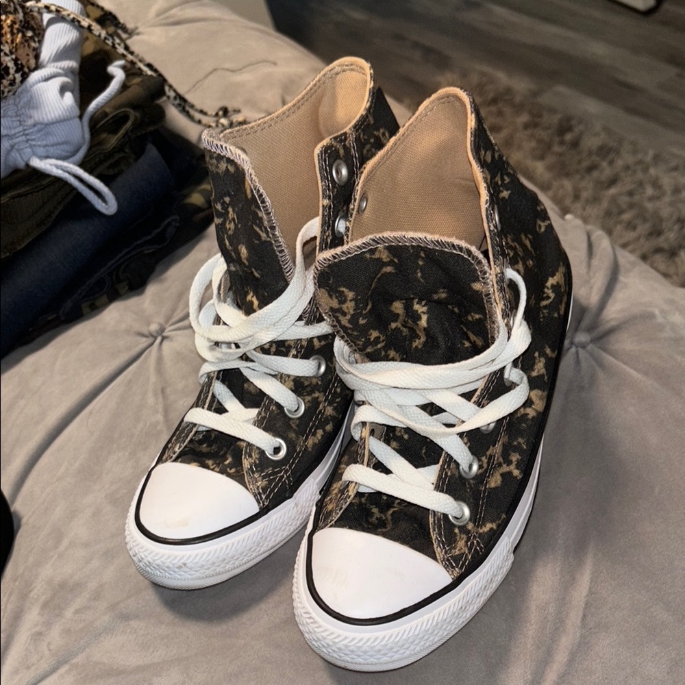 Converse High-Top Sneakers Black and Tan